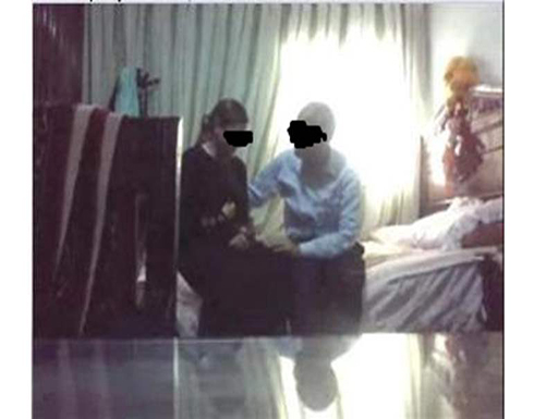 نجل قاض مغربي يبتز فتاة بنشر صور حميمية لهما و يعتدي عليها (تفاصيل صادمة) نجل قاض مغربي يبتز فتاة بنشر صور حميمية لهما و يعتدي عليها (تفاصيل صادمة)