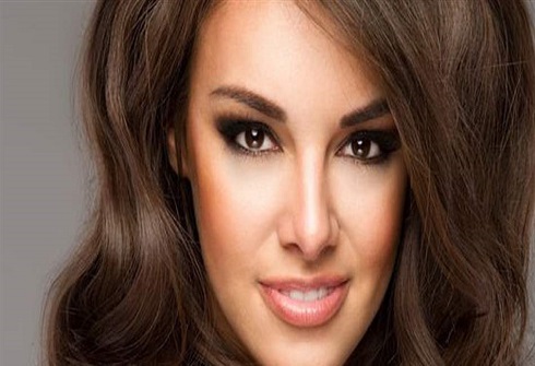 لا تحرمي نفسك من التقاط الصور بسبب ذقنك المزدوج.. اليكِ الحلّ لا تحرمي نفسك من التقاط الصور بسبب ذقنك المزدوج.. اليكِ الحلّ