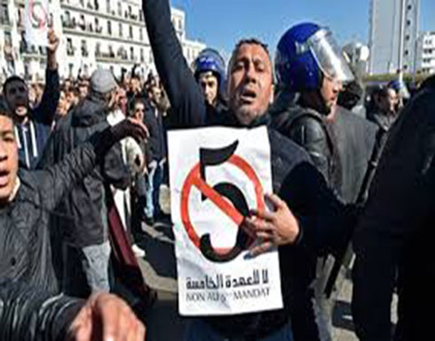مئات الجزائريين يحتجون وسط العاصمة ضد الولاية الخامسة مئات الجزائريين يحتجون وسط العاصمة ضد الولاية الخامسة