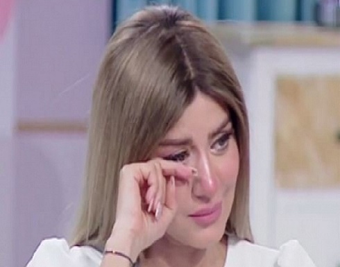 بالفيديو.. مذيعة تدخل في نوبة بكاء على الهواء تذكرت ابنها المتوفى بالفيديو.. مذيعة تدخل في نوبة بكاء على الهواء تذكرت ابنها المتوفى