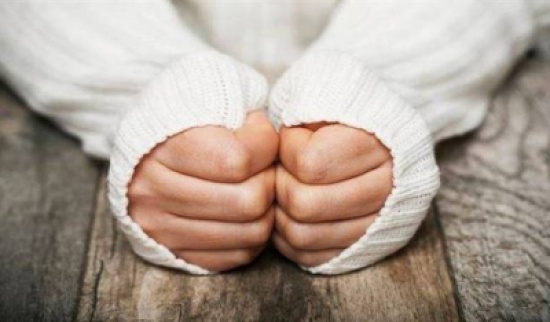 بعيدا عن البرد.. هذه أسباب تجمد أصابع اليدين بعيدا عن البرد.. هذه أسباب تجمد أصابع اليدين