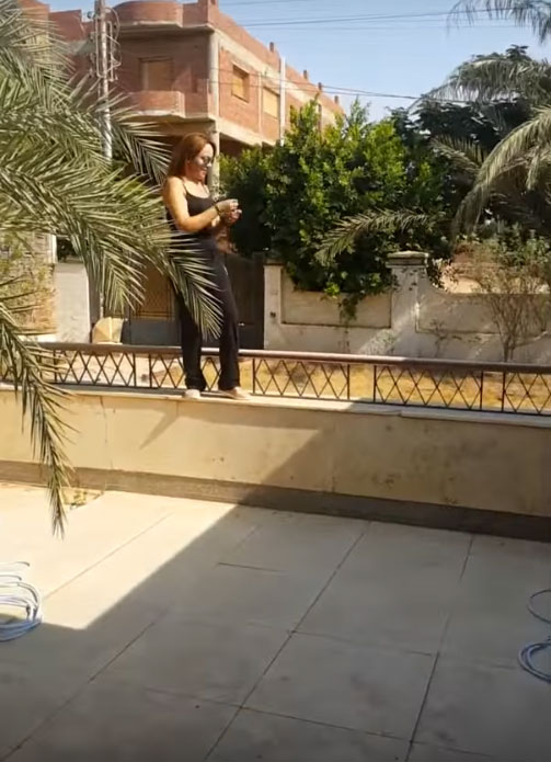 شاهد.. ماذا حدث لفنانة مغربية حاولت استعراض رشاقتها شاهد.. ماذا حدث لفنانة مغربية حاولت استعراض رشاقتها
