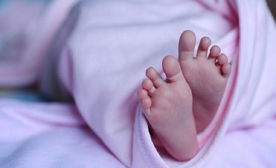 عربية تعرض رضيعتها للبيع على فيسبوك عربية تعرض رضيعتها للبيع على فيسبوك