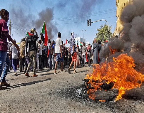 السودان.. متظاهرون في الخرطوم يتجهون نحو القصر الرئاسي