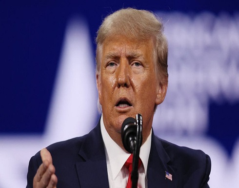 مجهول يدعى "ريكي" يوقّع بدلاً من ترمب.. ويبطئ محاكمته مجهول يدعى "ريكي" يوقّع بدلاً من ترمب.. ويبطئ محاكمته