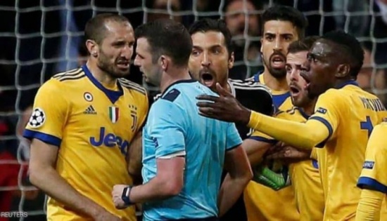 زوجة حكم الريال واليوفي تضعه في ورطة بسبب هذه الصورة زوجة حكم الريال واليوفي تضعه في ورطة بسبب هذه الصورة