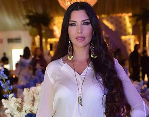 بالصور: لاميتا فرنجية تستعرض رشاقتها من حوض السباحة بالصور: لاميتا فرنجية تستعرض رشاقتها من حوض السباحة