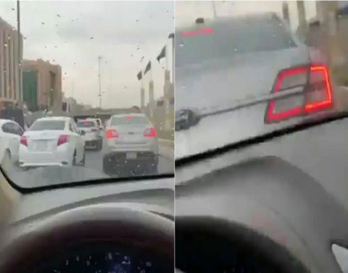 بالفيديو: فتاة سعودية تتعرض لحادث تصادم بسيارتها أثناء إنشغالها بتصوير الأمطار