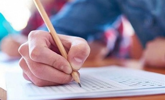 شاهد: تلاميذ يُأدون امتحاناتهم وسط الفيضانات في سيرلانكا شاهد: تلاميذ يُأدون امتحاناتهم وسط الفيضانات في سيرلانكا
