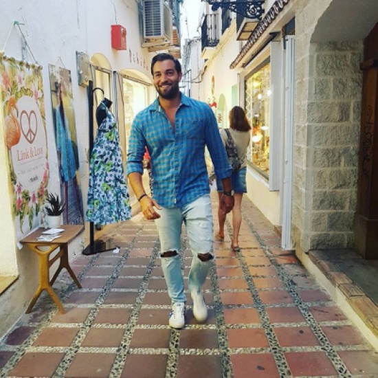 باسل الزارو يحتفل بعيد ميلاد ابن شقيقه الأول.. شاهد جمال عينيه