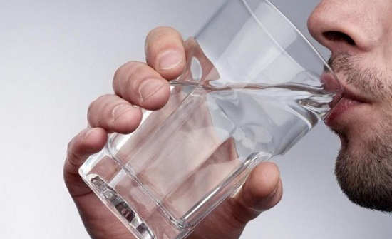 احذر.. مخاطر كبيرة لنقص شرب الماء في رمضان احذر.. مخاطر كبيرة لنقص شرب الماء في رمضان