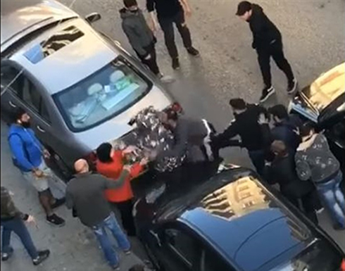 لبنان : "انهال بالضرب على عنصر في قوى الأمن".. فيديو لبنان : "انهال بالضرب على عنصر في قوى الأمن".. فيديو