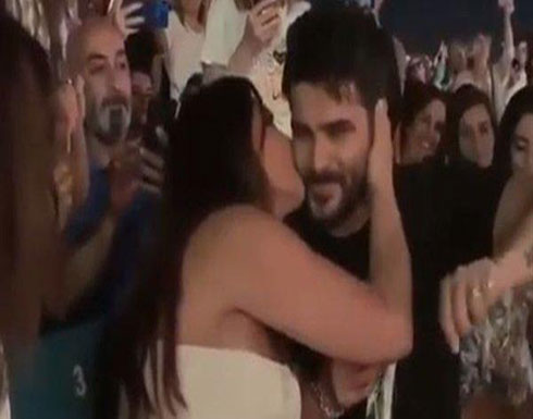 بالفيديو : إليسا وناصيف زيتون يتبادلان القبل أمام الجمهور! بالفيديو : إليسا وناصيف زيتون يتبادلان القبل أمام الجمهور!