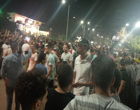 متظاهرون بمحافظات مصرية يطالبون برحيل السيسي ويشعلون النار في سيارة للشرطة .. بالفيديو متظاهرون بمحافظات مصرية يطالبون برحيل السيسي ويشعلون النار في سيارة للشرطة .. بالفيديو
