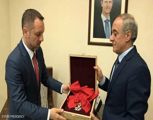 الأسد يستبق سحب وسام جوقة الشرف ويرده إلى فرنسا الأسد يستبق سحب وسام جوقة الشرف ويرده إلى فرنسا