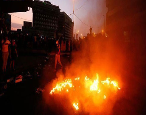 العراق.. محتجون يضرمون النيران في مقر "الحشد" بذي قار العراق.. محتجون يضرمون النيران في مقر "الحشد" بذي قار