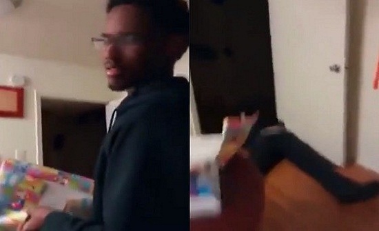 بالفيديو.. رجل يفقد الوعي بعد خبر حمل زوجته بالفيديو.. رجل يفقد الوعي بعد خبر حمل زوجته