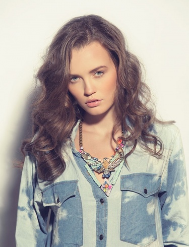 الماكياج الأنسب للموضة المتجددة Denim الماكياج الأنسب للموضة المتجددة Denim