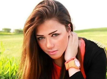 سارة سلامة ترد على الانتقادات: ظهوري بالمايوه أمر طبيعي