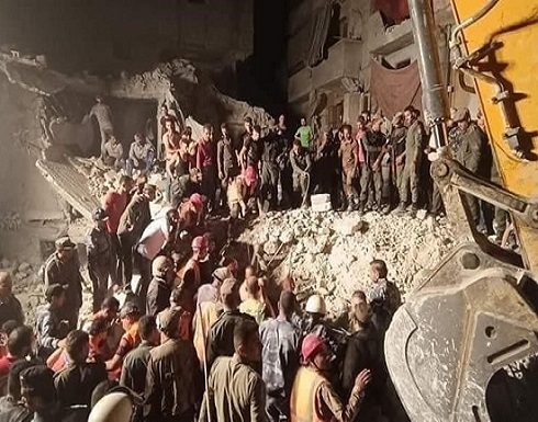 وفاة 11 شخصا جراء انهيار مبنى في حلب السورية (شاهد) وفاة 11 شخصا جراء انهيار مبنى في حلب السورية (شاهد)