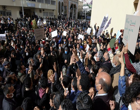 المئات يحتجون في تونس والشرطة تطوق شارع الحبيب بورقيبة .. بالفيديو المئات يحتجون في تونس والشرطة تطوق شارع الحبيب بورقيبة .. بالفيديو