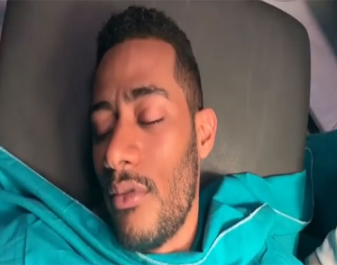 بعد تكذيب الطيار له.. محمد رمضان داخل غرفة العمليات ببطن مفتوحة (فيديو) بعد تكذيب الطيار له.. محمد رمضان داخل غرفة العمليات ببطن مفتوحة (فيديو)