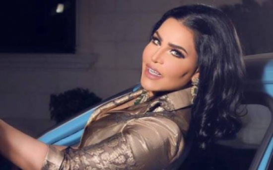 شاهد.. قصر الفنانة “أحلام” يخطف الأنظار بسبب فخامة الديكورات والأثاث شاهد.. قصر الفنانة “أحلام” يخطف الأنظار بسبب فخامة الديكورات والأثاث