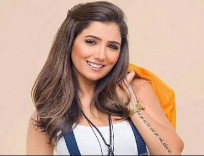 بفستان أسود.. مي عمر في أحدث ظهور لها بفستان أسود.. مي عمر في أحدث ظهور لها