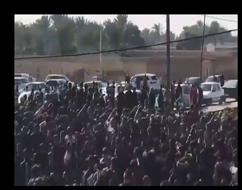 شاهد : تظاهرات حاشدة بالأهواز بعد وفاة غامضة لشاعر ودفنه بسرية شاهد : تظاهرات حاشدة بالأهواز بعد وفاة غامضة لشاعر ودفنه بسرية