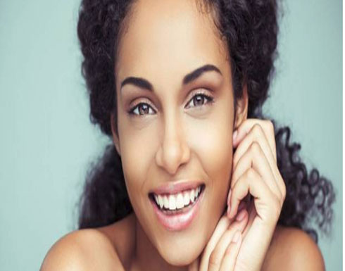 لصاحبات البشرة السمراء.. نصائح جمالية لا تفوتيها! لصاحبات البشرة السمراء.. نصائح جمالية لا تفوتيها!