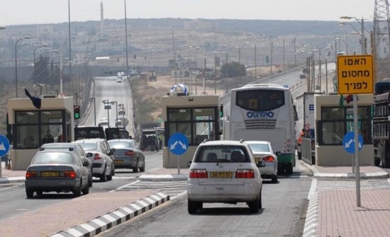 فلسطين تندد بفتح إسرائيل شارعا يفصل بين الفلسطينيين والإسرائيليين شمالي القدس فلسطين تندد بفتح إسرائيل شارعا يفصل بين الفلسطينيين والإسرائيليين شمالي القدس