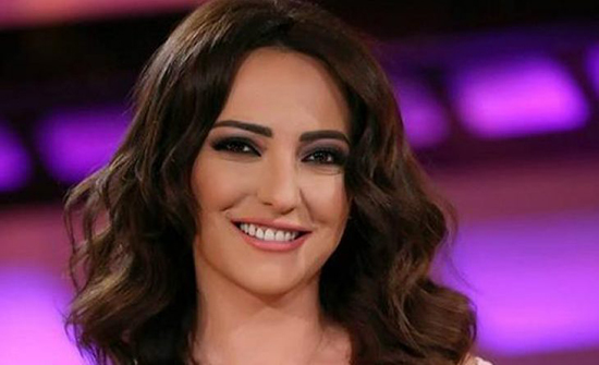 أمل عرفة تفاجئ الجميع بصورة من طفولتها.. هل تشبه ابنتها فعلاً؟ أمل عرفة تفاجئ الجميع بصورة من طفولتها.. هل تشبه ابنتها فعلاً؟