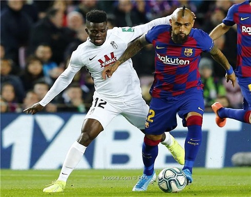 برشلونة يُعلن تفاصيل إصابة فيدال برشلونة يُعلن تفاصيل إصابة فيدال