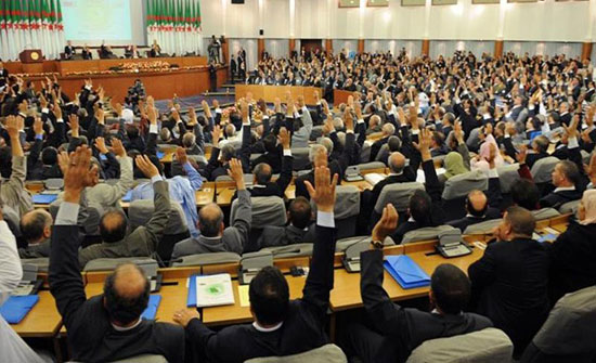 الجزائر تتجه للتمديد للبرلمان لبحث مسودة الدستور الجزائر تتجه للتمديد للبرلمان لبحث مسودة الدستور