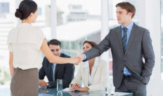 5 خطوات تساعد المرأة في اختيار الملابس المناسبة لمقابلة العمل 5 خطوات تساعد المرأة في اختيار الملابس المناسبة لمقابلة العمل