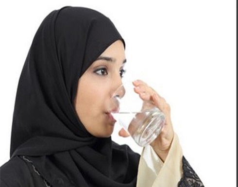 حكم تناول الماء أثناء أذان الفجر؟ الإفتاء تصحح اعتقادا خاطئا يفسد الصيام حكم تناول الماء أثناء أذان الفجر؟ الإفتاء تصحح اعتقادا خاطئا يفسد الصيام