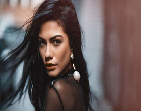 فنانة شهيرة تتصدر الترند بعد اطلالتها المكشوفة أثناء الاستجمام .. شاهد فنانة شهيرة تتصدر الترند بعد اطلالتها المكشوفة أثناء الاستجمام .. شاهد