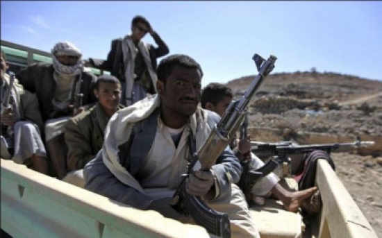 الحوثيون يبيعون أسلحتهم بمبالغ زهيدة في البيضاء