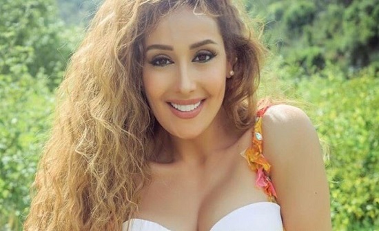 وفاة طفلة سورية بسبب تقليدها مشهداً في مسلسل للفنانة كندا حنا! وفاة طفلة سورية بسبب تقليدها مشهداً في مسلسل للفنانة كندا حنا!