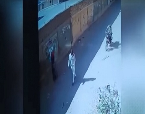 فيديو لإحباط محاولة اختطاف رضيع مصري من يدي أمه – (شاهد) فيديو لإحباط محاولة اختطاف رضيع مصري من يدي أمه – (شاهد)