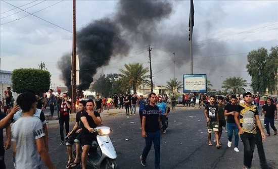 بغداد.. متظاهرون يطالبون الحكومة بإلغاء إغلاق المراكز التجارية بغداد.. متظاهرون يطالبون الحكومة بإلغاء إغلاق المراكز التجارية