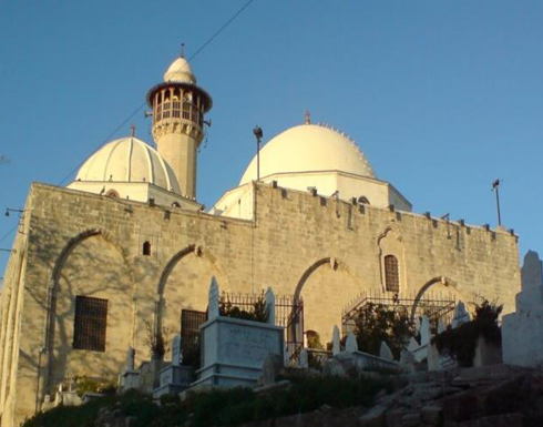 حزب الله يفتتح مكتبا باللاذقية ويحول مسجدا ًسنياً لحوزة شيعية