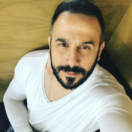 تيم حسن بوضعية غريبة وقصي خولي ينشر صورة له ويعلق..! تيم حسن بوضعية غريبة وقصي خولي ينشر صورة له ويعلق..!