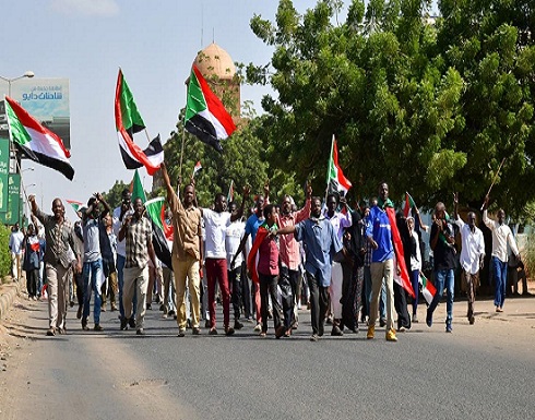 عصيان مدني في السودان.. و"قيود جديدة" على حمدوك