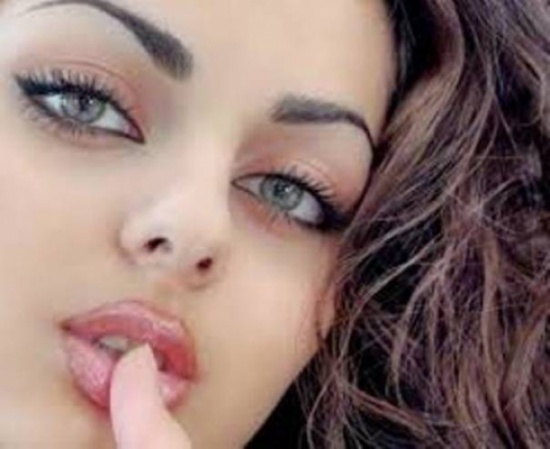 لماذا تمتلك الفتاة الجميلة أصدقاء ذكوراً ولا تصادق الاناث لماذا تمتلك الفتاة الجميلة أصدقاء ذكوراً ولا تصادق الاناث
