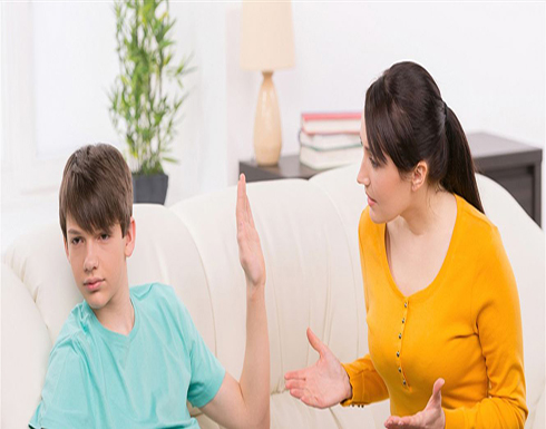 3 أسباب وراء هروب المراهق من التواصل معكِ 3 أسباب وراء هروب المراهق من التواصل معكِ