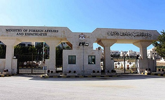 وزارة الخارجية تدعو الأردنيين إلى التأكد من كافة التعليمات والشروط قبل السفر وزارة الخارجية تدعو الأردنيين إلى التأكد من كافة التعليمات والشروط قبل السفر