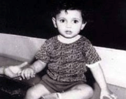 بالصورة – من هو هذا الطفل الذي أصبح مقدّم برامج شهيراً؟ راقبوا ملامحه جيداً بالصورة – من هو هذا الطفل الذي أصبح مقدّم برامج شهيراً؟ راقبوا ملامحه جيداً