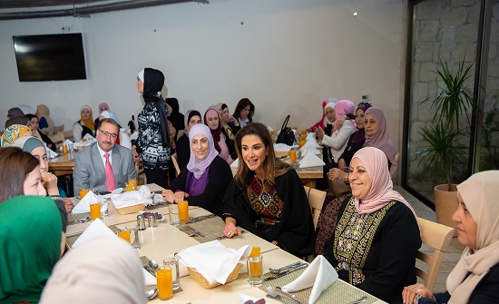 الملكة رانيا العبدالله تقيم مأدبة إفطار بعجلون لعدد من سيدات المنطقة الملكة رانيا العبدالله تقيم مأدبة إفطار بعجلون لعدد من سيدات المنطقة