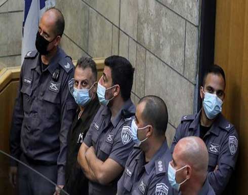 بالصور.. الأسيران يعقوب قادري ومحمود عارضة داخل المحكمة بالصور.. الأسيران يعقوب قادري ومحمود عارضة داخل المحكمة